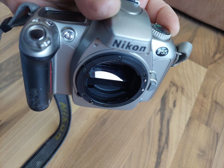 Aparat pe film nikon f55,în stare de funcționare,doar body