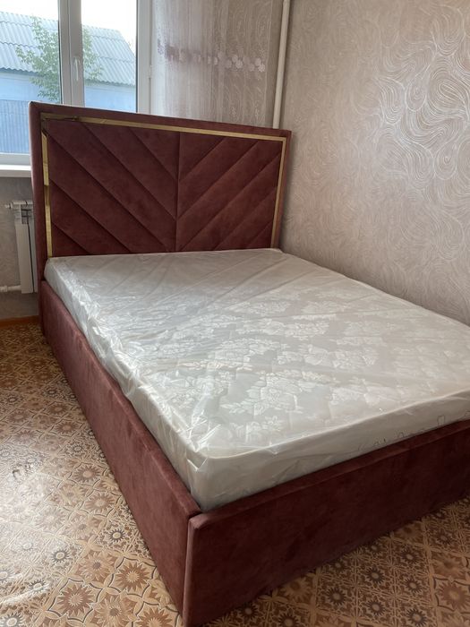 Продам спальный гарнитур