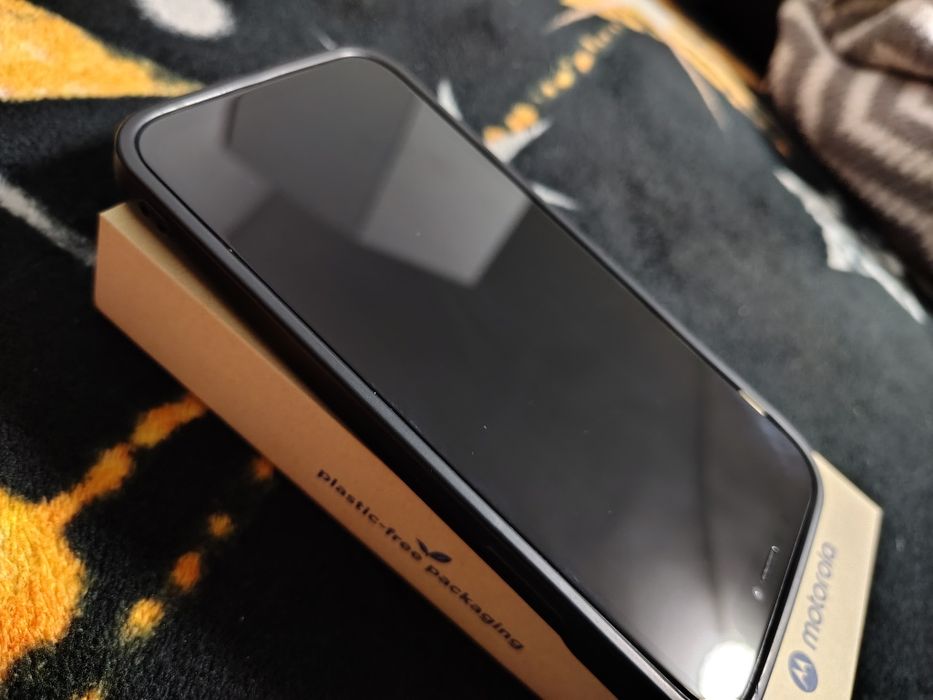 iPhone XR  64  GB