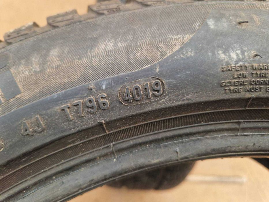 2 Pirelli R18 245/45
Зимни гуми Runflat 
DOT4019