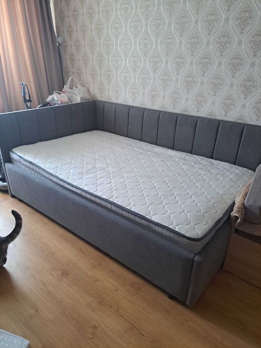 Кровать с матрасом