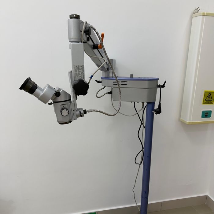 Операционный микроскоп