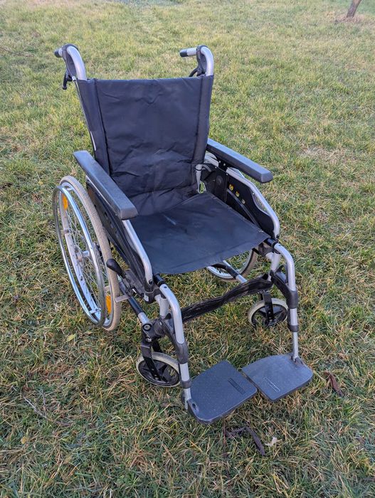 Carucior pliabil pentru persoane cu nevoi speciale ,  varstnici