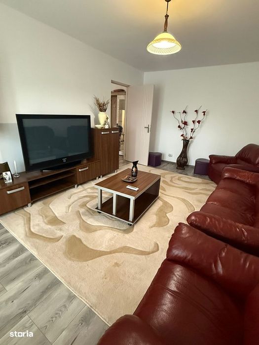 Apartament de 3 camere, etaj 2, confort și accesibilitate
