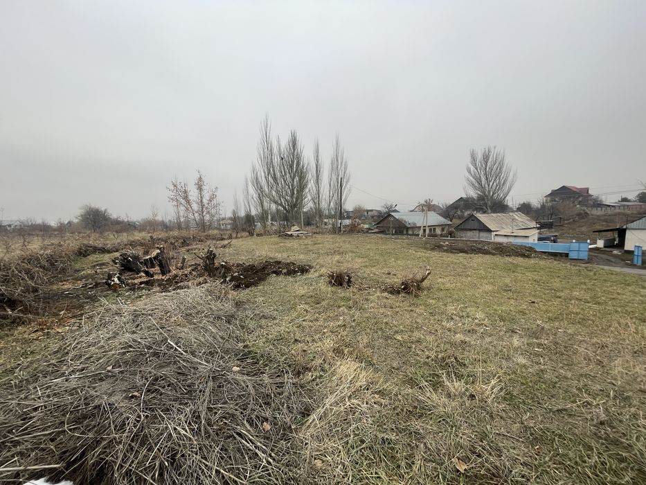 Продам земельный участок , в поселке Карасай .