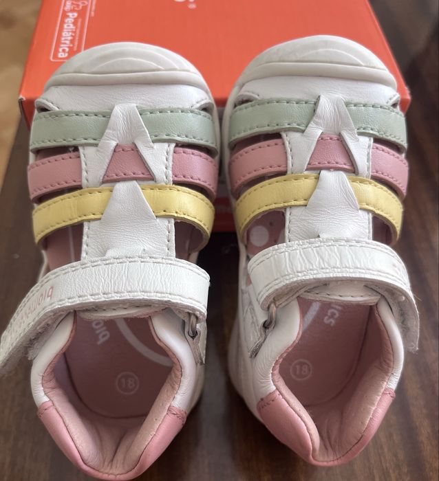 Цветни летни сандали за момиченце