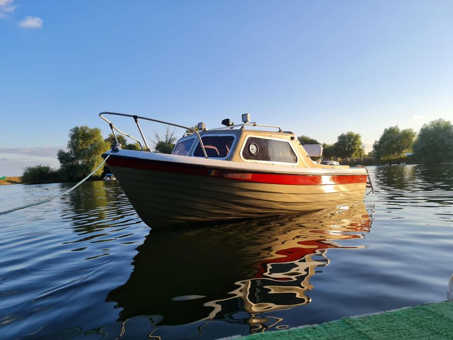 Barca Vega cu motor Evinrude