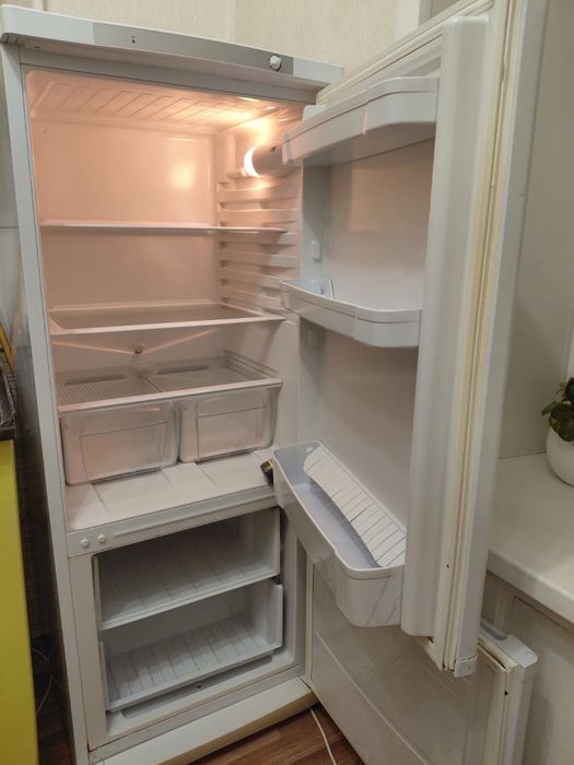 Холодильник Indesit