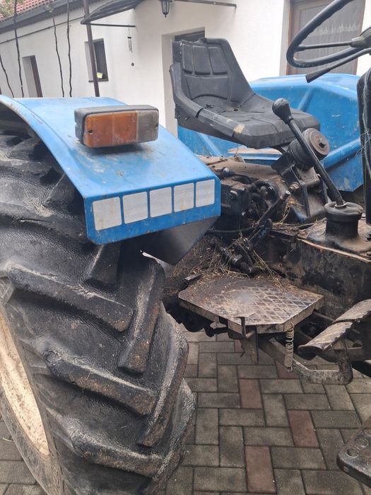 Vând tractor Lamborghini