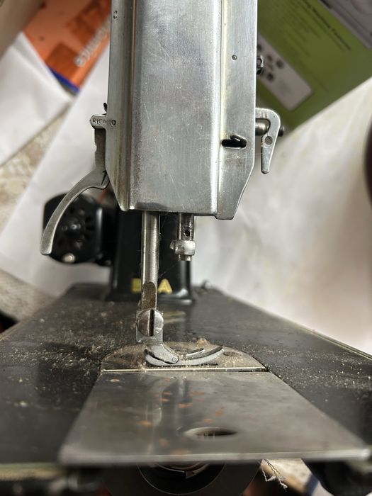 Masina de cusut Nechi cu masa