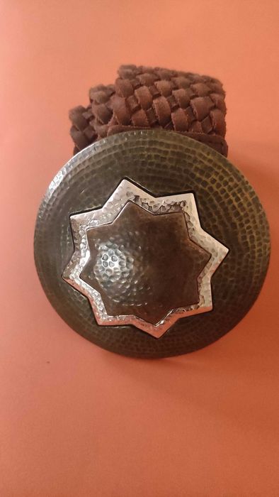 Колан от естествена кожа с масивна метална тока