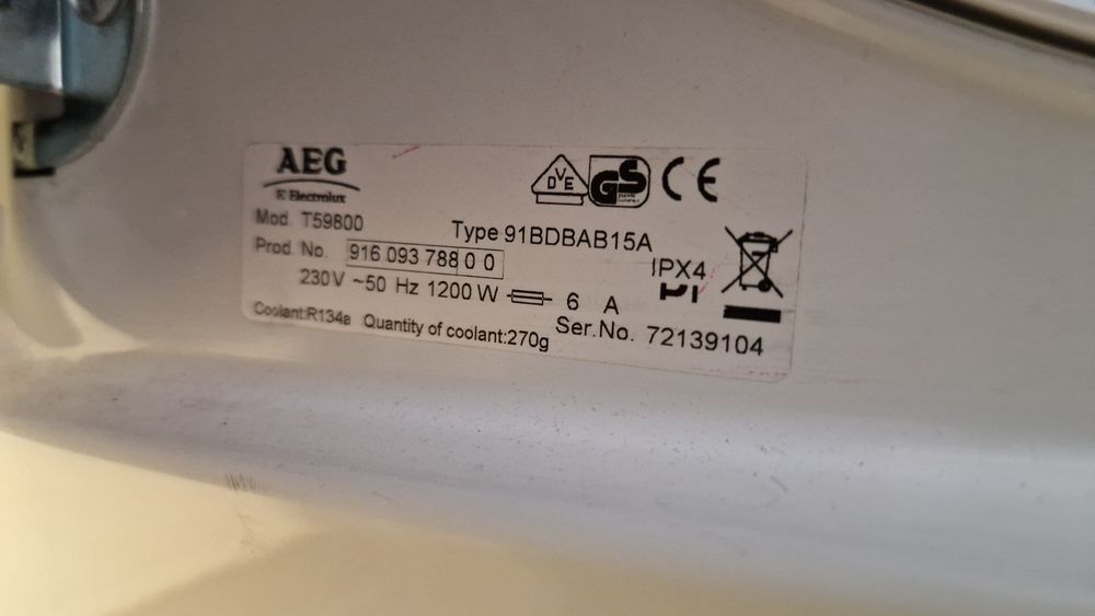 Продавам сушилня AEG