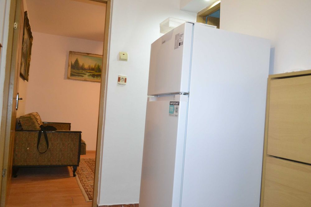 Inchiriez apartament 2 camere zona Comisariat