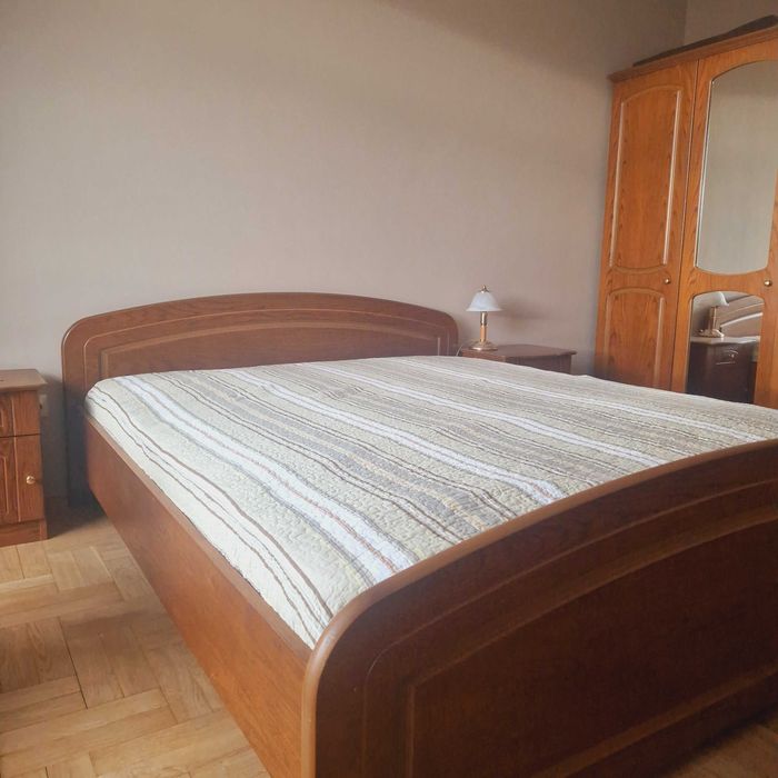 Спалня масивно дърво с нощни шкафчета, гардероб, скрин