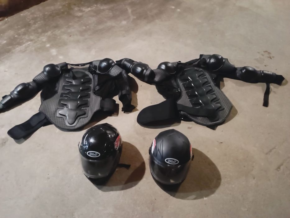 Детски мотори. 49 куб. см. в комплект със защитно облекло и каска.