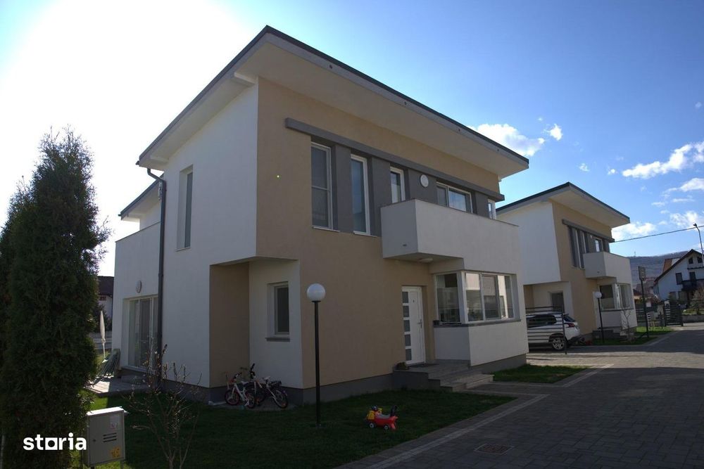 Casa individuala de inchiriat, 4 camere, 160 mp, zona UNIREA
