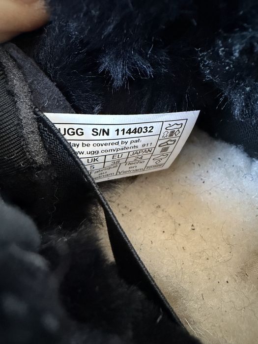 UGG Lowmel Triple Black