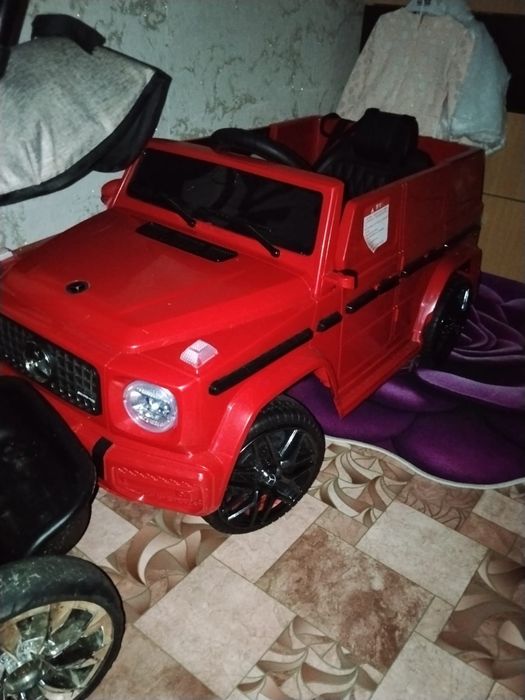 Продам машинку Mercedes