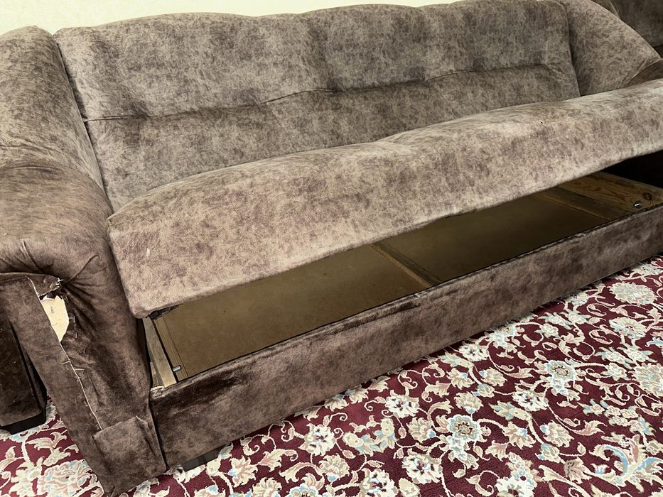 2 ta kreslo, 1 ta divan sotiladi sifati yaxshi,ishlatilingan,tozza