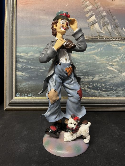 Колекционерска фигура-“Циркът идва в града”.