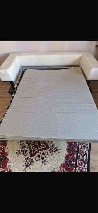 Canapea extensibila din piele crem