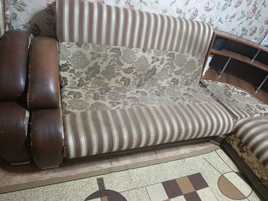 Диван угловой бу..