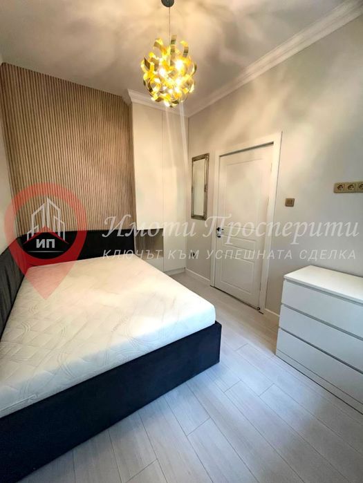 Дава се под наем Тристаен апартамент в София, Център - 85 кв.м за 1350 € - Снимка #9