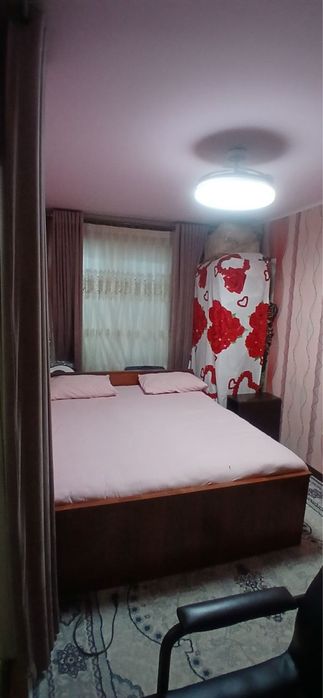 Chilonzor tumani Naqqoshlik mfy 4-etajkani 2-etaji 4 xonalik uy sotila