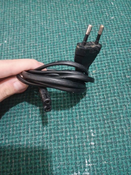 PS3 Slim 320GB + GTA 5 + FIFA 19 + Controller + HDMI+încărcător maneta