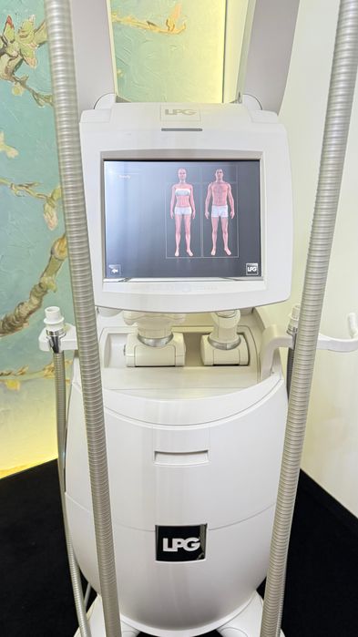 Vând aparate pt tratamente corporale .