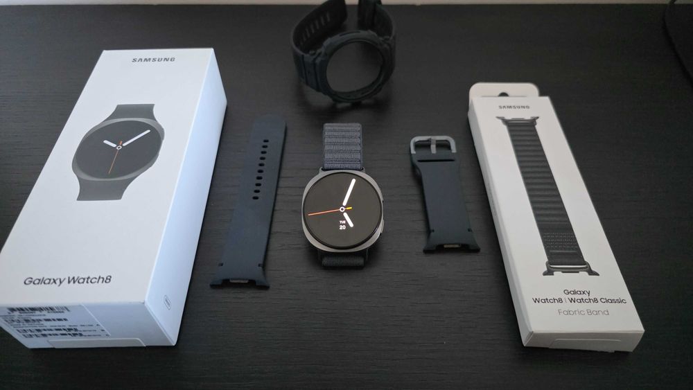 Galaxy Watch8 44mm BT Graphite + Spigen Rugged Armor Pro + Bratara Samsung Fabric - garantie pana in 2028