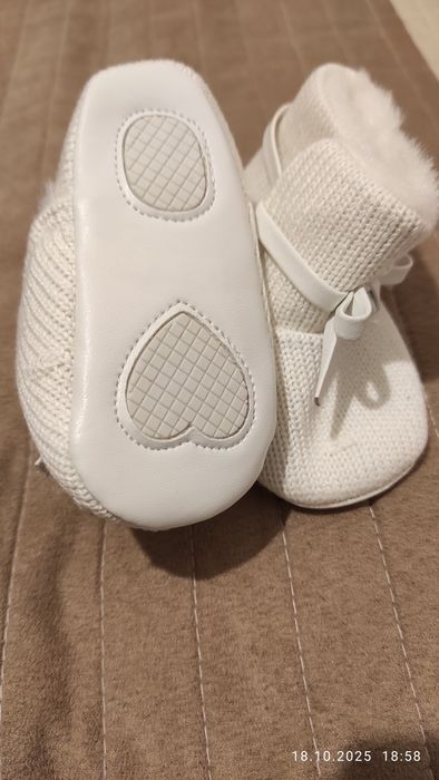 Vând ghetuțe bebeluși Mayoral noi nr 17