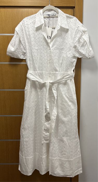 Нова бяла бродирана рокля Zara