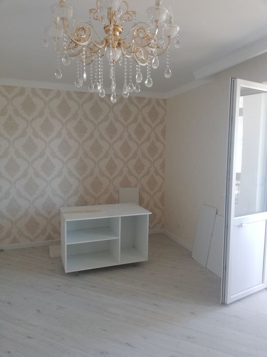 Поклейка обоев , покраска