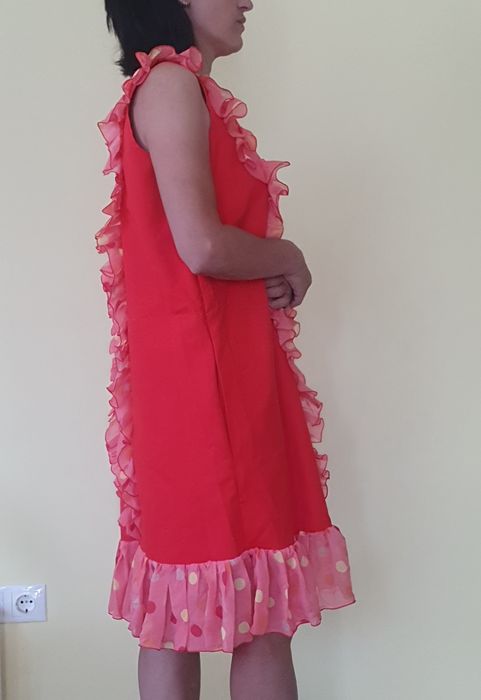 Червена рокля с шифонени къдри р-р М