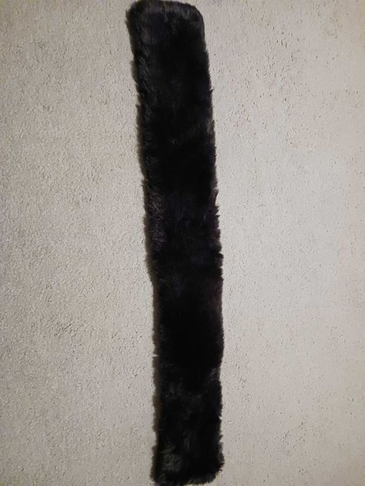 Чурен пух за качулка или черен пухен шал