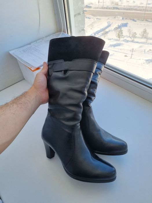 Продам женские сапоги