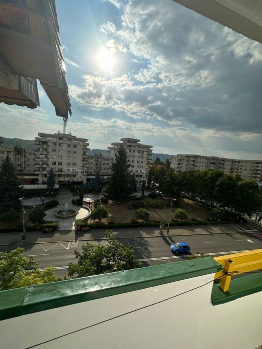 De închiriat apartament Câmpina, 3 camere, vis-a-vis de Milia
