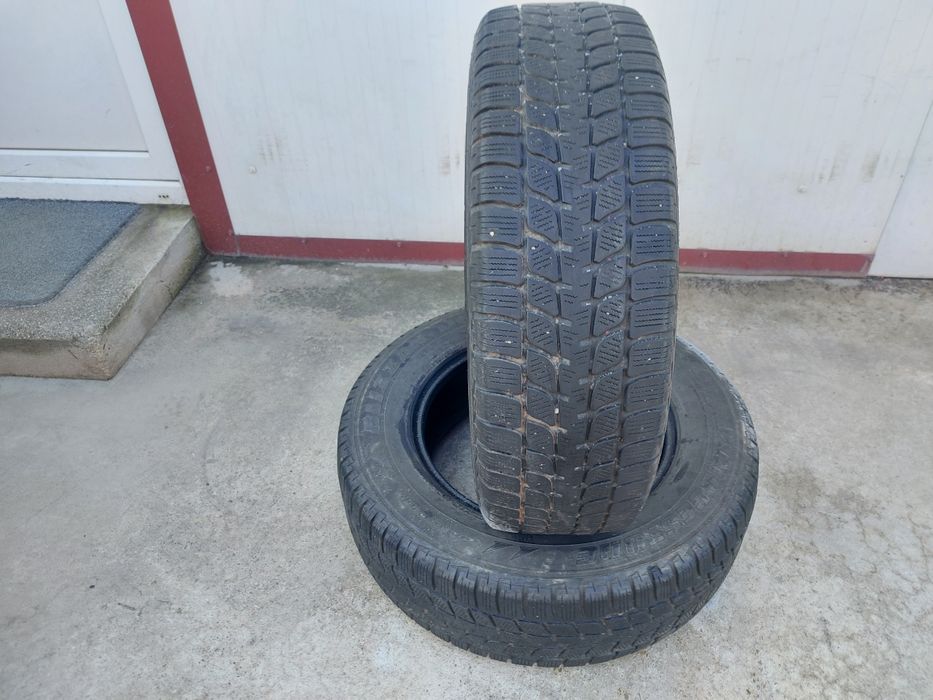 100 lei bucata! Doua anvelope IARNA/M+S 215 70 16 Bridgestone