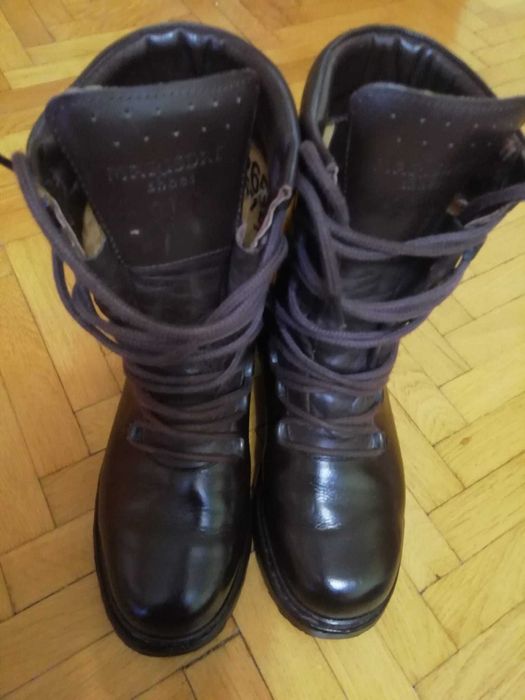 Bocanci militari din piele culoarea maro, măsura 27,5 purtați o dată.