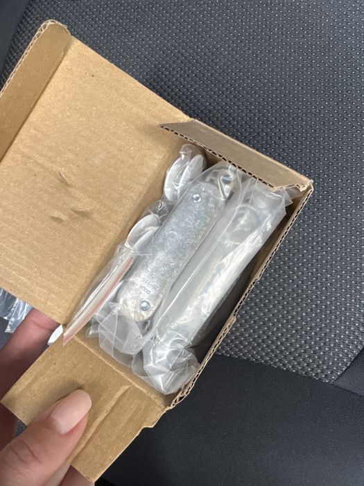 Петли скрытые белые