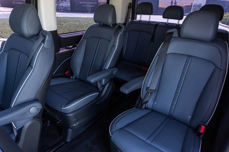 Аренда авто с водителям Hyundai  Staria