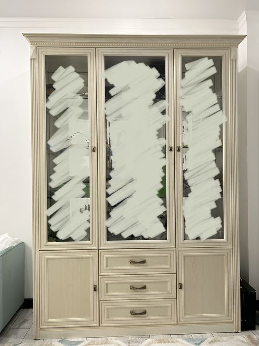 Сервант в отличном состоянии