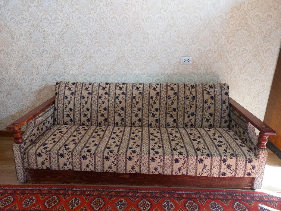 Диван и кресла продаются
