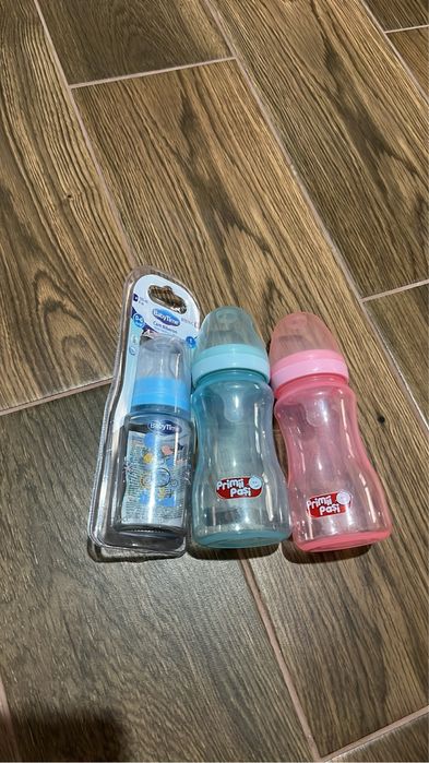 Biberoane noi nefolosite.     Toate 3  15 lei si ursuletul