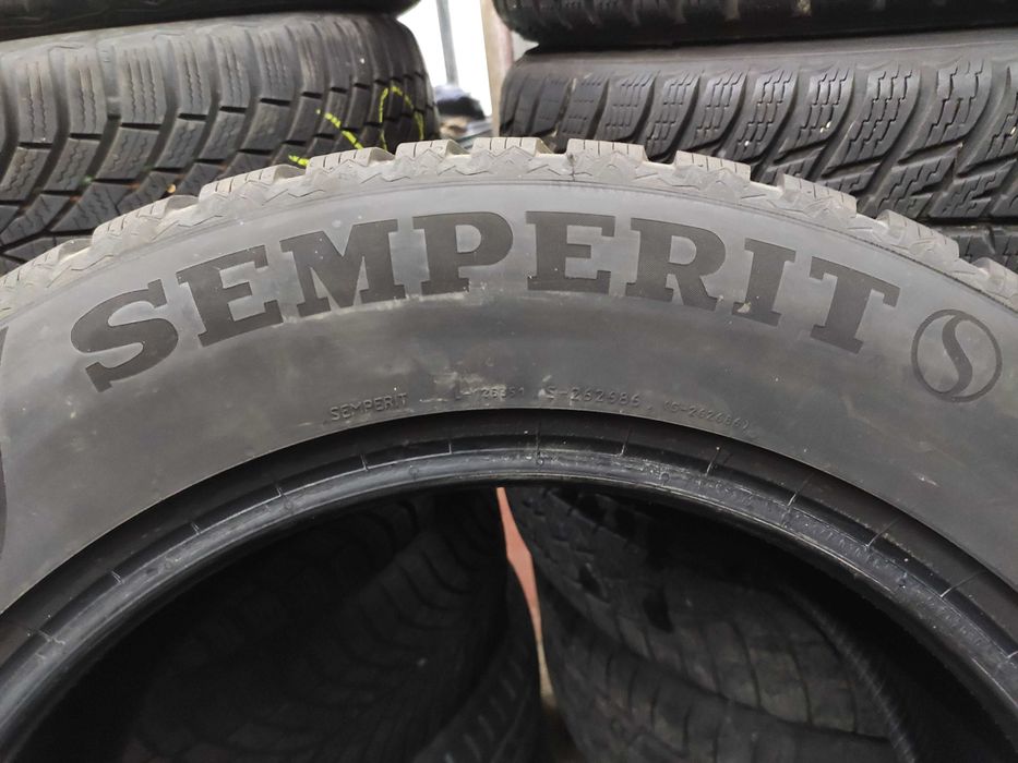 2бр Като нови зимни гуми 215 65 17 - Semperit - DOT 2024