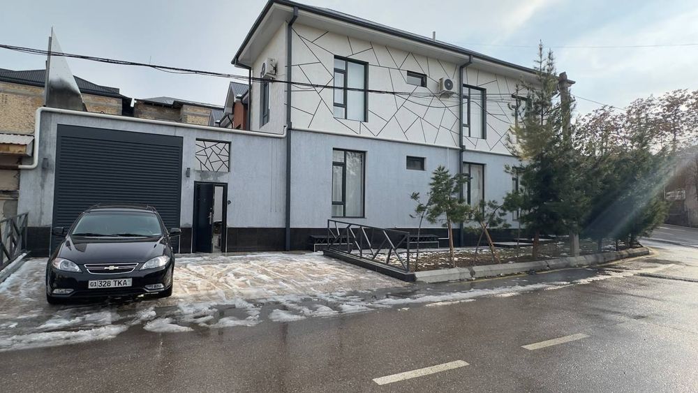 Дом массив Феруза,Греческий городок,2этажа 6комнат,2.3 соток 260 м2