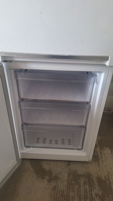 Холодильник Веко б/у немного