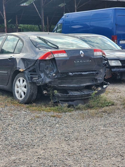 Vând Renault Laguna avariat