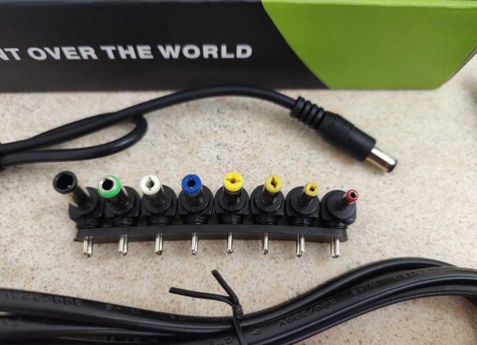 Sursa Alimentator Incarcator 220V Auto Laptop Monitor Universal 120W